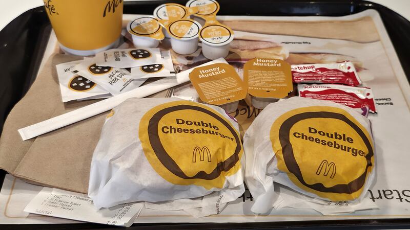 Una selección del menú McValue en un restaurante McDonald's, el martes 31 de marzo de 2026, en...