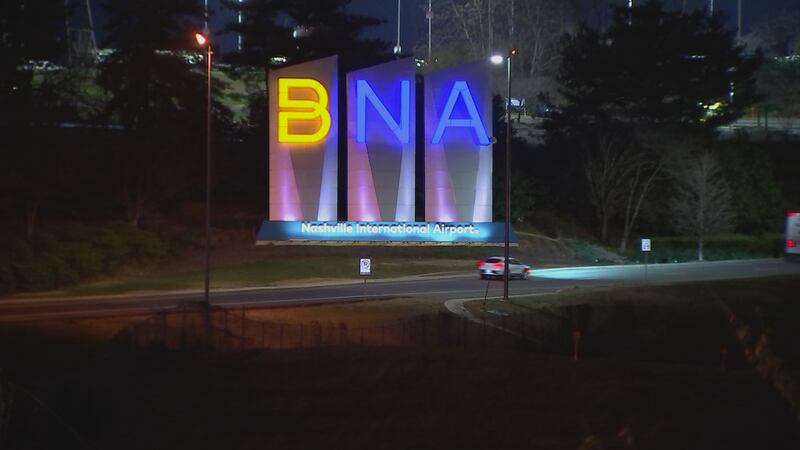 Reportan presencia de agentes de ICE en el Aeropuerto Internacional de Nashville; no se...