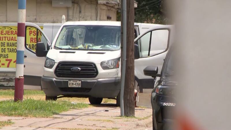 Un agente de ICE le dispara fatalmente a un inmigrante mexicano en Houston durante una detención