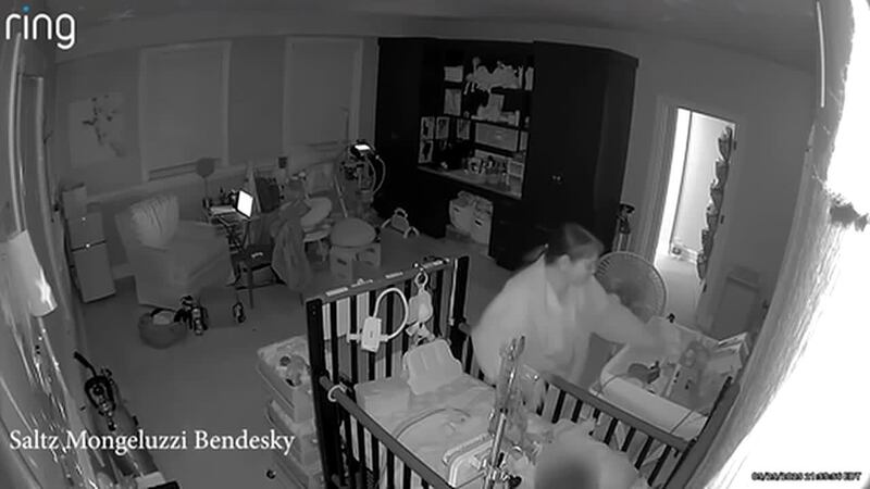 Padres horrorizados en Filadelfia. Captan a enfermera contratada para cuidar de una bebé...