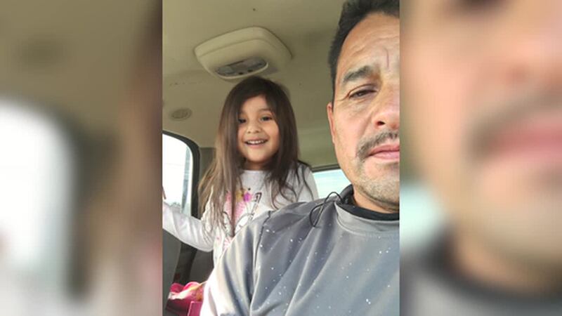 Padre de familia termina en centro de detención tras infracción de tráfico mientras se dirigía...