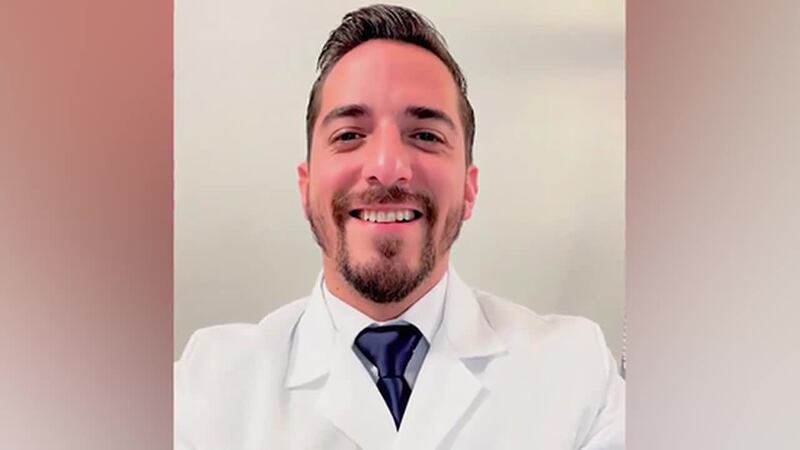 Arrestan en parada de tráfico a doctor hispano. Ahora está en un centro de detención de ICE...