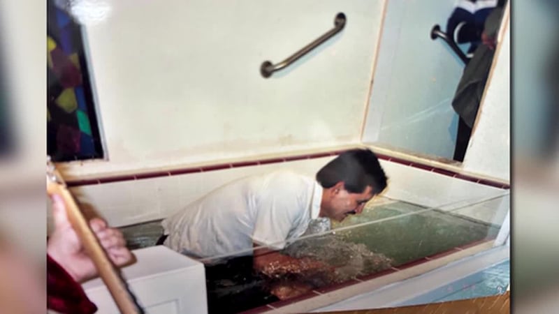 Pese a servir por casi tres décadas como pastor en su comunidad, hispano permanece en centro...