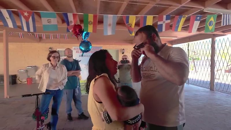 Lo arrestó ICE cuatro días antes de que naciera su hijo. Hoy finalmente pudo conocerlo....